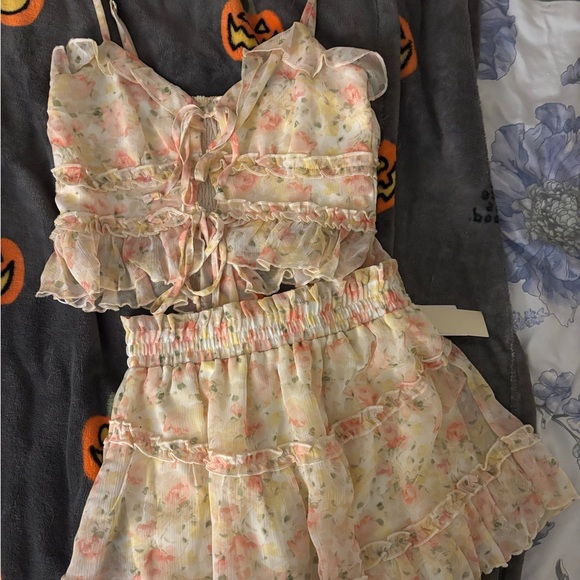 Floral Ruffle Set Size Medium - Picture 1 of 7